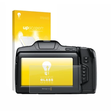 Face avant d’un emballage produit avec le logo de la marque upscreen. À côté, l’appareil Blackmagic Pocket Cinema Camera 6K Pr