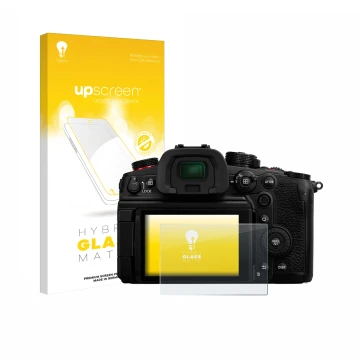 Face avant d’un emballage produit avec le logo de la marque upscreen. À côté, l’appareil Panasonic Lumix DC-GH6 est représenté