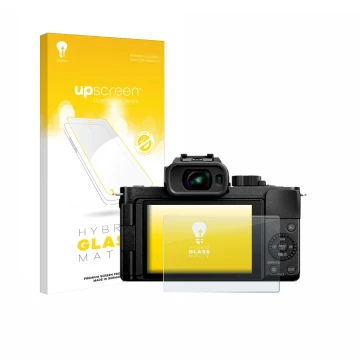 Face avant d’un emballage produit avec le logo de la marque upscreen. À côté, l’appareil Panasonic Lumix DC-G100D est représen