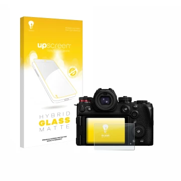 Face avant d’un emballage produit avec le logo de la marque upscreen. À côté, l’appareil Panasonic Lumix S1R II est représenté