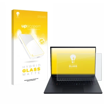 Face avant d’un emballage produit avec le logo de la marque upscreen. À côté, l’appareil Razer Blade 18 2025 est représenté av