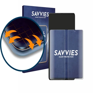 Face avant d’un emballage produit avec le logo de la marque Savvies. À côté, l’appareil Samsung Galaxy Z Fold 5 (Affichage int