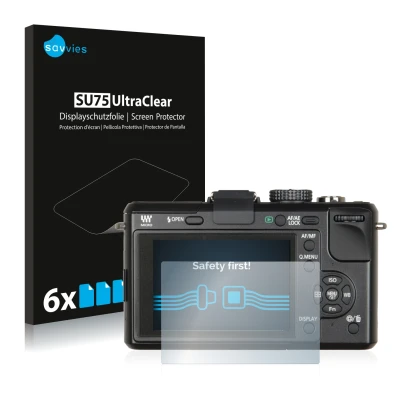 Face avant d’un emballage produit avec le logo de la marque Savvies. À côté, l’appareil Panasonic Lumix DMC-GF1 est représenté