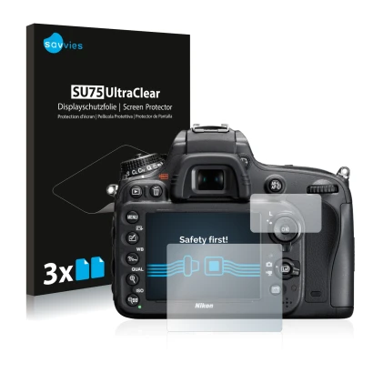 Face avant d’un emballage produit avec le logo de la marque Savvies. À côté, l’appareil Nikon D610 est représenté avec la prot
