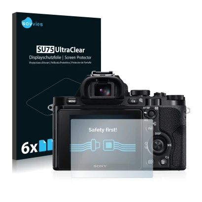 Face avant d’un emballage produit avec le logo de la marque Savvies. À côté, l’appareil Sony Alpha 7S est représenté avec la p