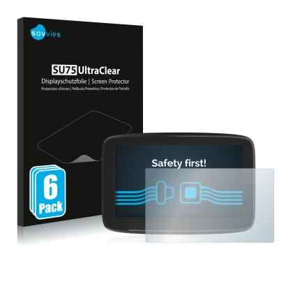 Face avant d’un emballage produit avec le logo de la marque Savvies. À côté, l’appareil TomTom GO Classic 5" est représenté av