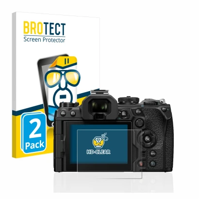 Face avant d’un emballage produit avec le logo de la marque BROTECT. À côté, l’appareil Olympus OM-1 2022 est représenté avec