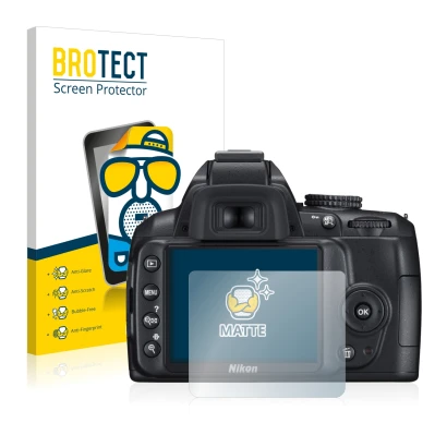 Face avant d’un emballage produit avec le logo de la marque BROTECT. À côté, l’appareil Nikon D3000 est représenté avec la pro