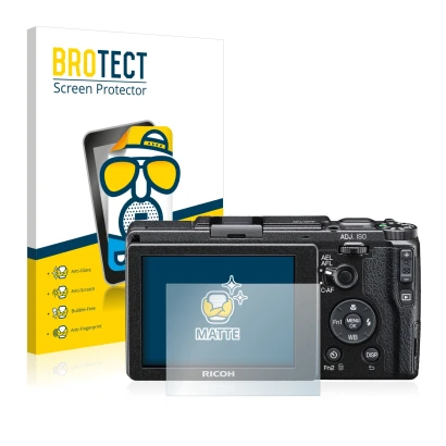 Face avant d’un emballage produit avec le logo de la marque BROTECT. À côté, l’appareil Ricoh GR II 2015 est représenté avec l