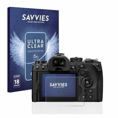 Face avant d’un emballage produit avec le logo de la marque Savvies. À côté, l’appareil Olympus OM-1 2022 est représenté avec 