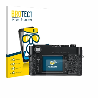 Face avant d’un emballage produit avec le logo de la marque BROTECT. À côté, l’appareil Leica M9 est représenté avec la protec