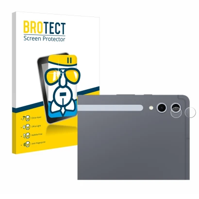 Face avant d’un emballage produit avec le logo de la marque BROTECT. À côté, l’appareil Samsung Galaxy Tab S10 Plus 5G (Caméra