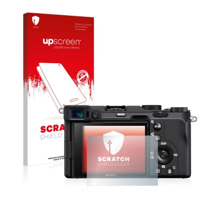 Face avant d’un emballage produit avec le logo de la marque upscreen. À côté, l’appareil Sony A7C est représenté avec la prote