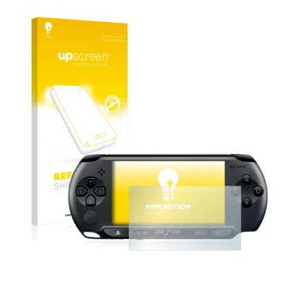Face avant d’un emballage produit avec le logo de la marque upscreen. À côté, l’appareil Sony PSP Street E1004 est représenté 