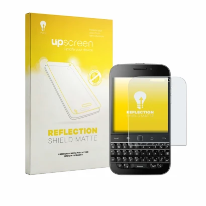 Face avant d’un emballage produit avec le logo de la marque upscreen. À côté, l’appareil Blackberry Classic Q20 est représenté