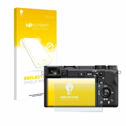 Face avant d’un emballage produit avec le logo de la marque upscreen. À côté, l’appareil Sony Alpha 6100 est représenté avec l