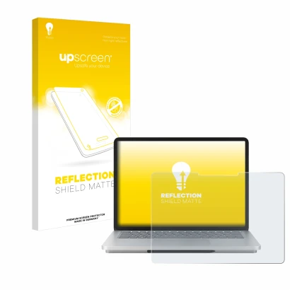 Face avant d’un emballage produit avec le logo de la marque upscreen. À côté, l’appareil Microsoft Surface Laptop Studio 2 est