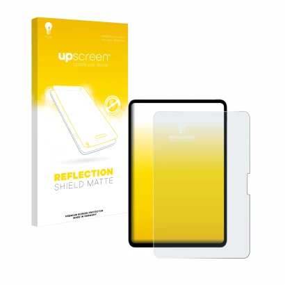 Face avant d’un emballage produit avec le logo de la marque upscreen. À côté, l’appareil Apple iPad Pro 13" 2024 est représent