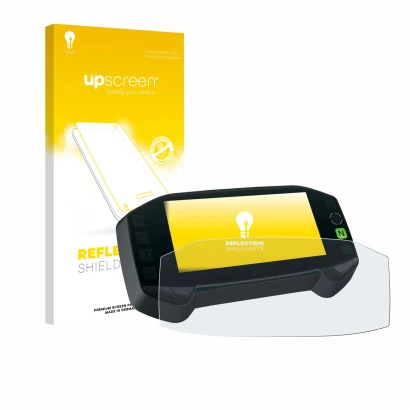 Face avant d’un emballage produit avec le logo de la marque upscreen. À côté, l’appareil Suzuki DR-Z4S 2025 est représenté ave