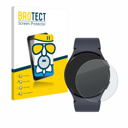 Face avant d’un emballage produit avec le logo de la marque BROTECT. À côté, l’appareil Samsung Galaxy Watch 6 (44 mm) est rep