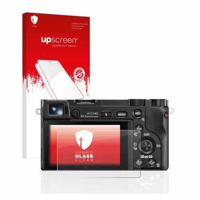 Face avant d’un emballage produit avec le logo de la marque upscreen. À côté, l’appareil Sony Alpha 6000 est représenté avec l