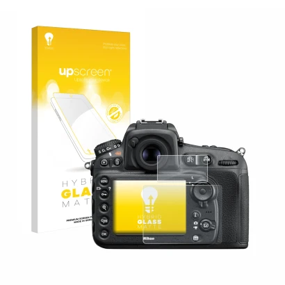 Face avant d’un emballage produit avec le logo de la marque upscreen. À côté, l’appareil Nikon D810 est représenté avec la pro