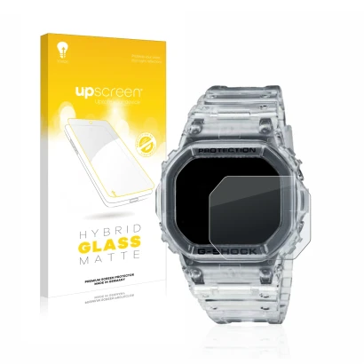 Face avant d’un emballage produit avec le logo de la marque upscreen. À côté, l’appareil Casio G-Shock DW-5600SKE-7 est représ
