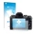 Face avant d’un emballage produit avec le logo de la marque upscreen. À côté, l’appareil Canon EOS M5 est représenté avec la p