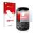 Face avant d’un emballage produit avec le logo de la marque upscreen. À côté, l’appareil RIM BlackBerry Bold Touch 9900 est re