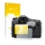 Face avant d’un emballage produit avec le logo de la marque upscreen. À côté, l’appareil Sony Alpha 77 II (SLT-A77 II) est rep