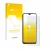 Face avant d’un emballage produit avec le logo de la marque upscreen. À côté, l’appareil Tecno Spark 10 5G est représenté avec