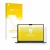 Face avant d’un emballage produit avec le logo de la marque upscreen. À côté, l’appareil Apple MacBook Air 13" M4 2025 est rep